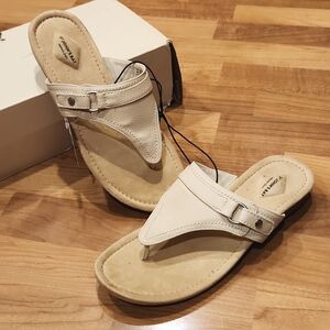 Memory foam sandal